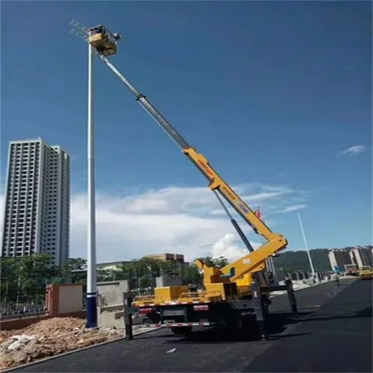 古镇镇维修路灯的曲臂升降车出租