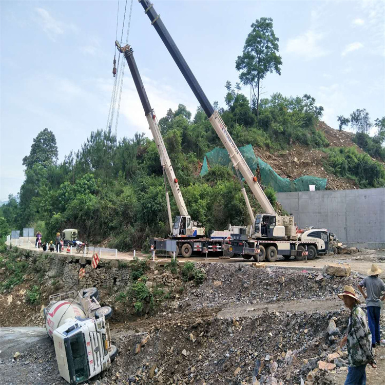 古镇镇汽车掉沟里叫吊车救援要多少钱